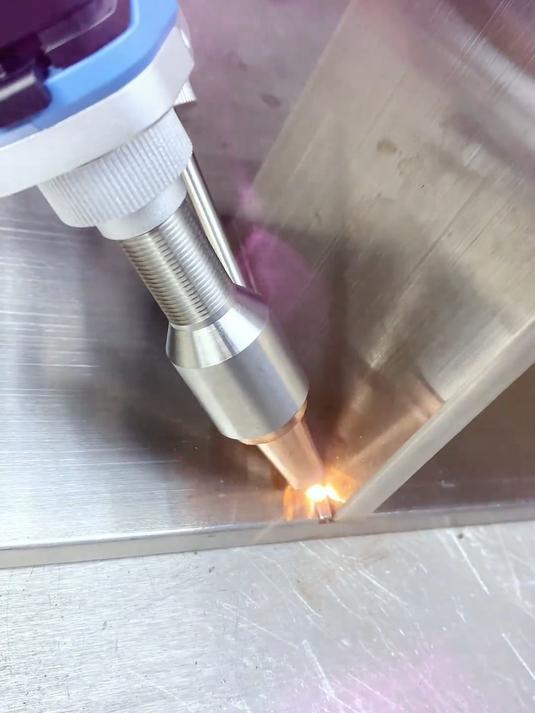 手持激光焊接機(jī) 高效精準(zhǔn)的現(xiàn)代焊接解決方案