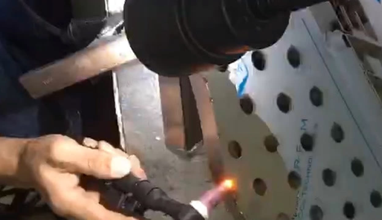 恒蕊超激光焊機在汽車腳踏板焊接中的優勢與應用