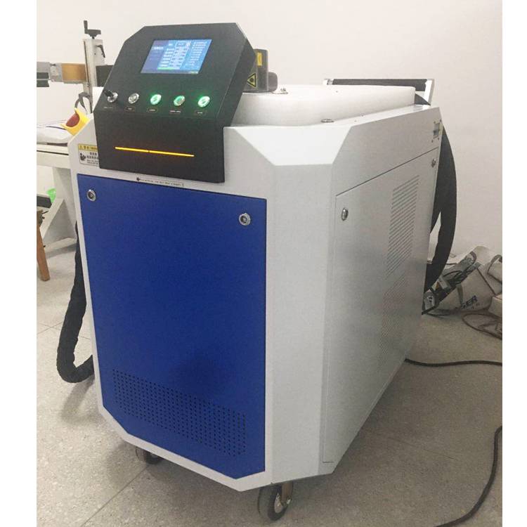 西安市碑林區工業清潔新篇章 初刻智能手持式激光清洗機高效除銹與潤滑油處理